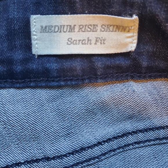 GUESS MEDIUM RISE SKINNY SARAH FIT MEDIUM WASH DENIM JEANS SIZE 26 EUC - Picture 9 of 12